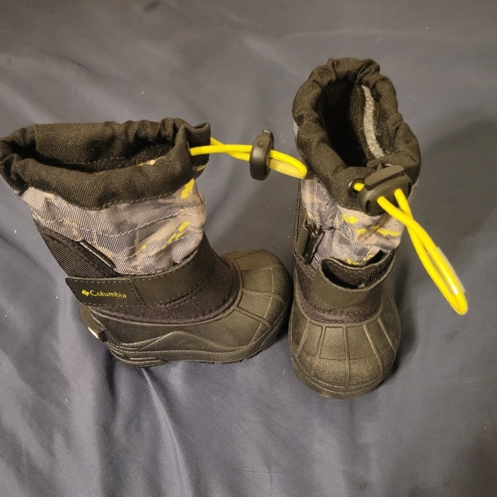 COLUMBIA Powerbug Plus II Winter SnowBoots Toddler 4 Waterproof Black Grey Neon